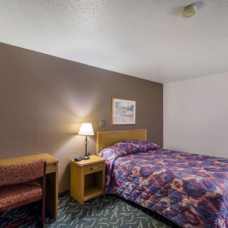 Rodeway Inn Gateway To Medora T-Roosevelt & Makoshika State Park Wibaux エクステリア 写真
