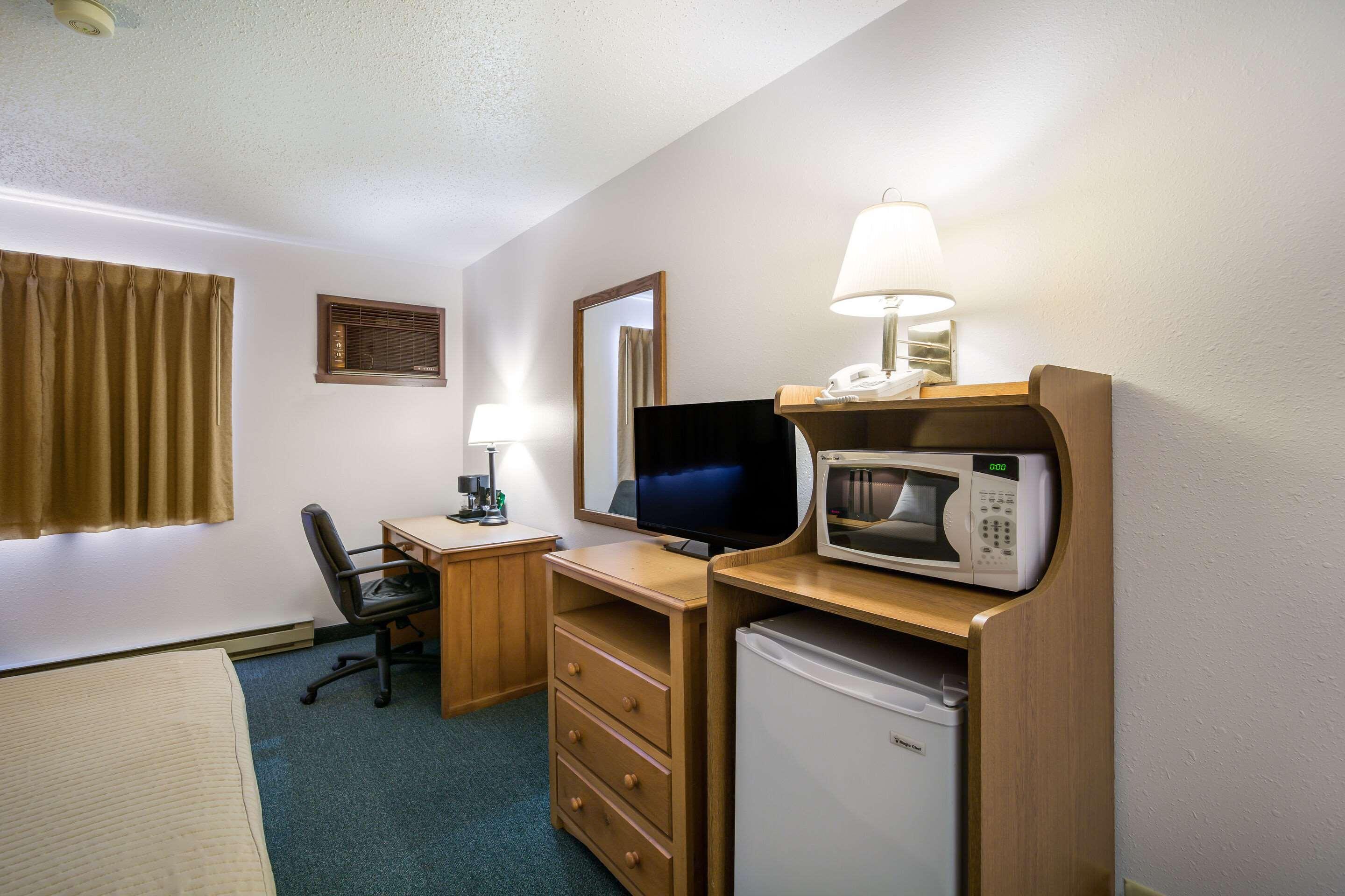 Rodeway Inn Gateway To Medora T-Roosevelt & Makoshika State Park Wibaux エクステリア 写真